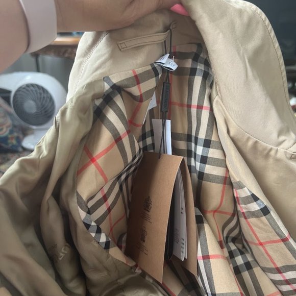 AUTHENTIC BURBERRY TRENCH COAT - Picture 11 of 13